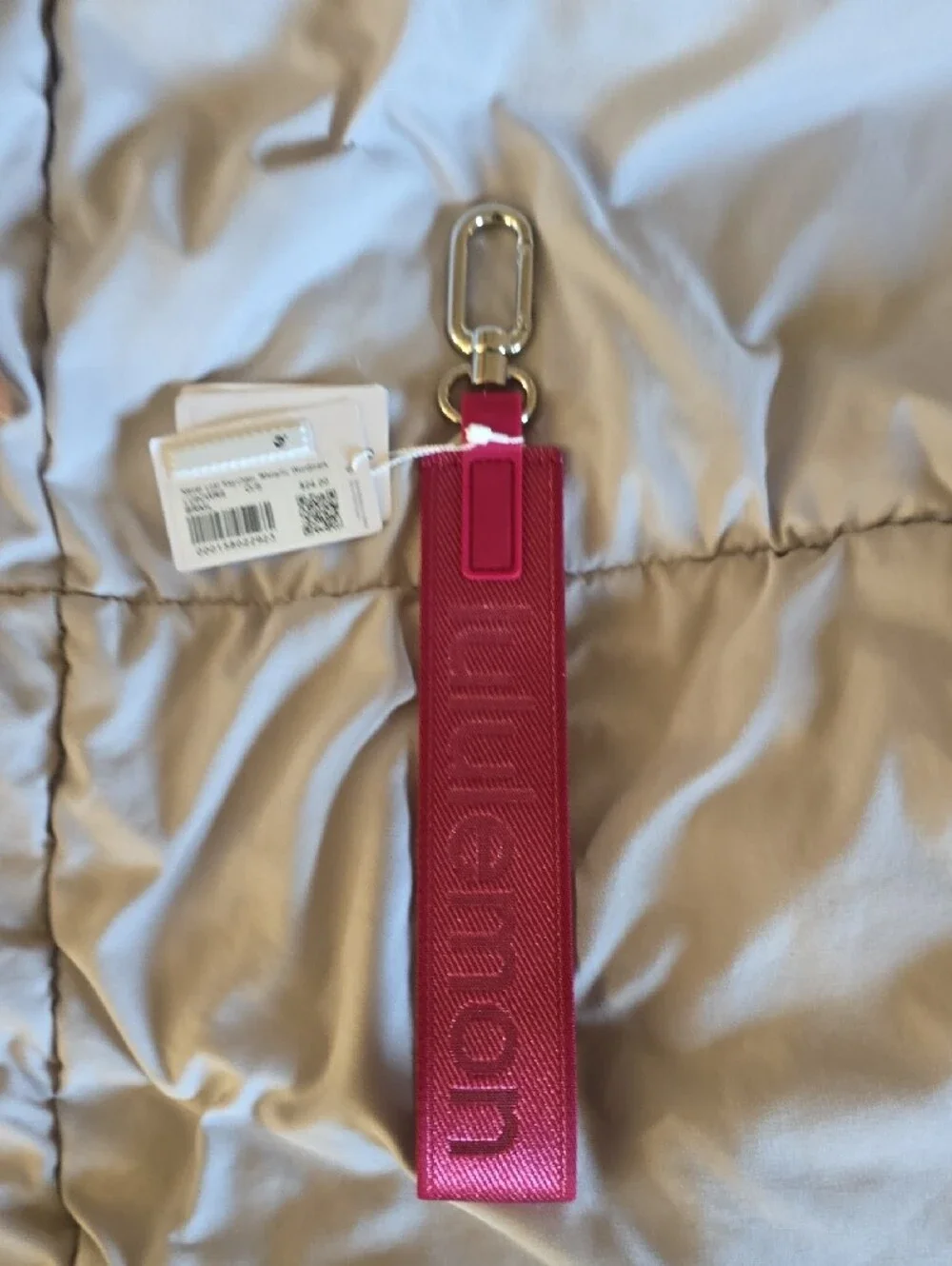 lululemon Neverlost KEYCHAIN metallic Wordmark
